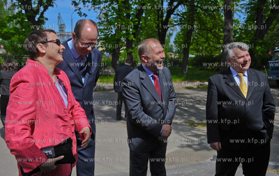 Pomnik Trzech Krzyzy na Placu Solidarnosci w Gdansku.....