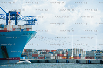 Gdansk. Eleonora Maersk, jeden z najwiekszych kontenerowcow...
