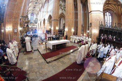 W Bazylice katedralnej w Pelplinie świecenia biskupie...