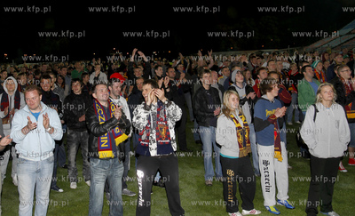 Szczecin. Szczecinscy kibice swietuja na stadionie...
