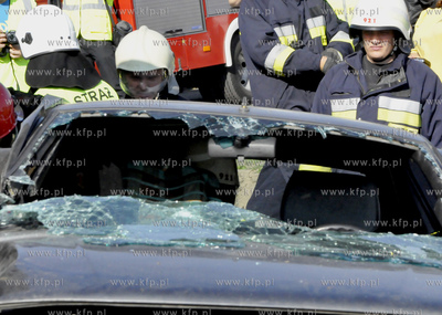 Kwidzyn. Cwiczenia sluzb ratowniczych. Wypadek kolejowy...