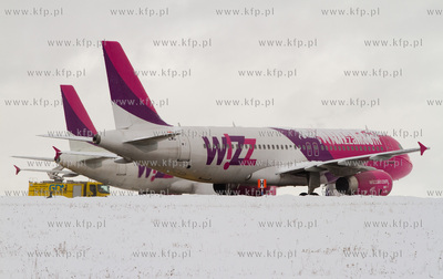 Zima w Porcie Lotniczym Gdansk im. Lecha Walesy. 19.02.2013...