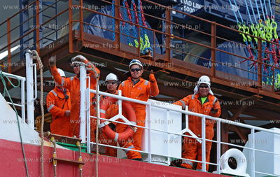 Do gdynskiego portu przyplynal widowiskowy statek -...