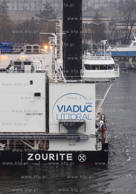 Zourite, barka samopodnosna do budowy estakady przybrzeznej...
