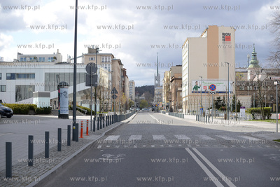 Ulice Gdyni w czasie epidemii koronawirusa COVID-19....