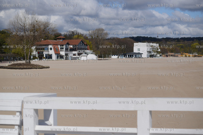 Sobota 25 kwietnia 2020 roku w Sopocie, godziny przedpołudniowe...