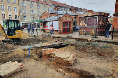 Pozostałości murów XIV-wiecznego domu beginek, odkryte...