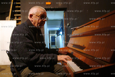 Andrzej Glowinski - kompozytor z teatru Wybrzeze w...