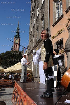 Happening pt "Aktorzy Przyjechali" z okazji wmurowania...