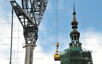 Gdansk. Trwaja prace remontowe Ratusza Glownomiejskiego....