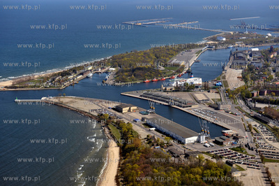 Gdansk Nowy Port z lotu ptaka. Kanal portowy i ujcie...