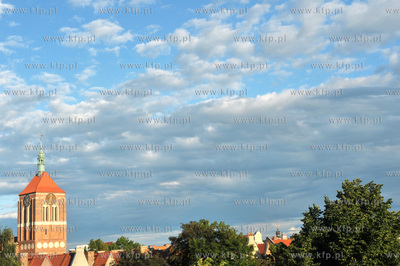 Gdansk.Glowne Miasto. Wieza kociola sw. Jana na starowce....