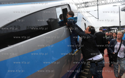 Stacja PKP Gdynia Glowna. Pokaz testowego pociagu pendolino....