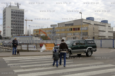 Gdansk. Wyburzanie starych budynkow pod budowe nowych...