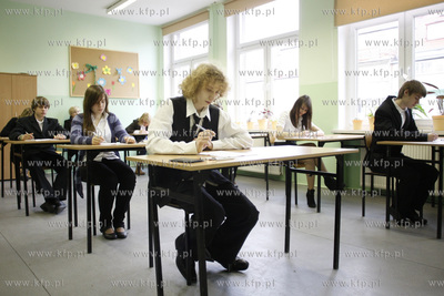 Gdansk. Gimnazjum nr 25. Egzamin w trzeciej klasie...