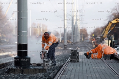 Gdansk. Remont torowiska wzdluż brzeznianskiego odcinka...