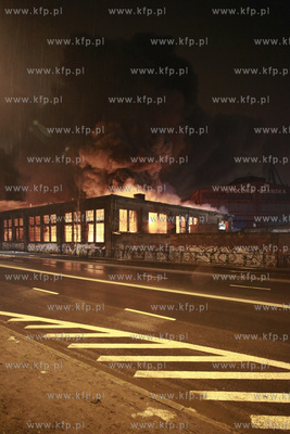 Gdansk. Pozar znajdujacej sie na terenie Stoczni Gdanskiej...