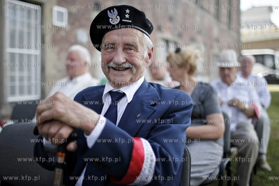Odsloniecie tablicy upamietniajcej fakt, ze w budynku...