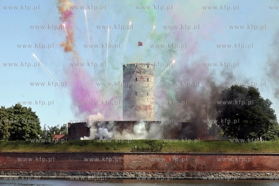 Inscenizacja bitwy morskiej w okolicy Twierdzy Wisloujscie....