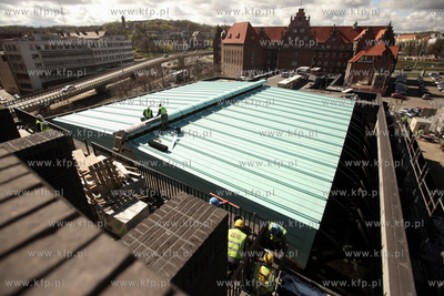 Budowa Teatru Szekspirowskiego w Gdansku. Nz. otwierany...