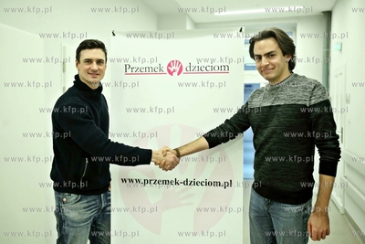 Aktor Mateusz Damięcki odwiedził dzieci w Klinice...