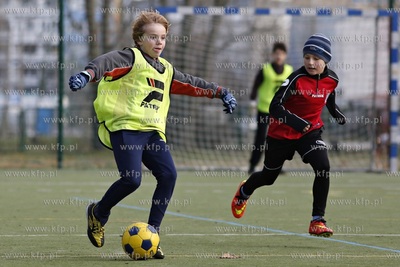 Gdansk Zaspa. Pilkarski turniej dzikich druzyn Do przerwy...