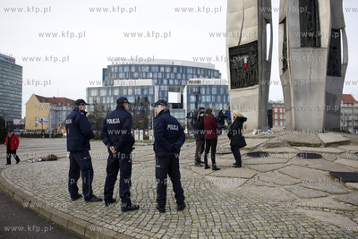 Nieznani sprawcy sprofanowali Pomnik Poległych Stoczniowców...