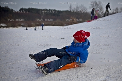 Saneczkarze opanowali górkę w Parku Ronalda Reagana....