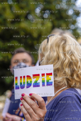 Gdańsk. Manitestacja Jestem LGBT na Długim Targu....