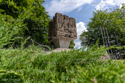 Złota Góra na Kaszubach. Pomnik Bohaterów Ruchu...