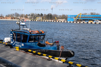 Nowy Port, ul. Starowiślna. Nz. Łódź patrolowa....