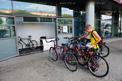 Gdansk Wrzeszcz. Bezplaty strzezony parking rowerowy...