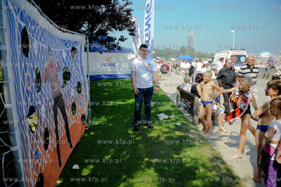 Gdynia. Bulwar nadmorski. Festyn PGNiG Bezpiecznie...