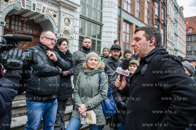 Gdansk. Dlugi Targ. Protest mieszkancow Gdanska, ktorzy...