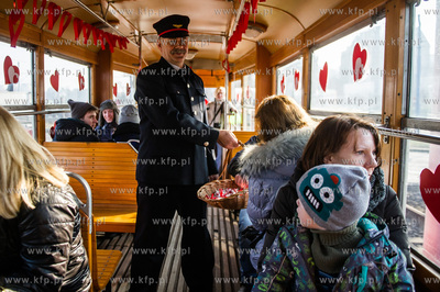 Gdansk. Walentynkowy tramwaj Konstal N z 1952 roku....