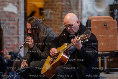 Gdansk. Kosciol Sw. Jana. Msza zalobna w intencji Magdy...