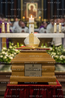 Gdansk. Katredra Oliwska. Wprowadzenie trumny z cialem...