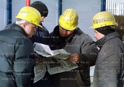 Trzeci dzien strajku w Stoczni Gdynia S.A. Na zdjeciu...