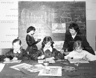 Lekcja plastyki w jednej z Trojmiejskich szkol. 1962...