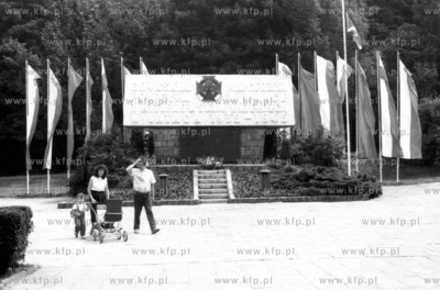 Pomnik gdynskich harcerzy na ul. Swietojanskiej w Gdyni.24.07.1988...