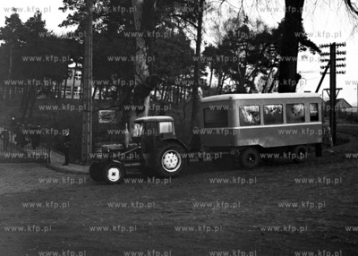 Woz szkolny dowozacy dzieci do szkoly. 
05.11.1973
1listopad73_z.kosycarz_p3
Fot....