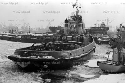 Holownik Mars w porcie w Gdyni. 
21.02.1986
2luty86_z.kosycarz_p20
Fot....