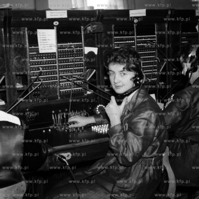 Pracownice Telekomunikacji Polskiej przy obsłudze...