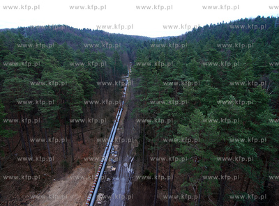 Gdynia. Dobiegaj1 konca prace przy budowie ostatniego...