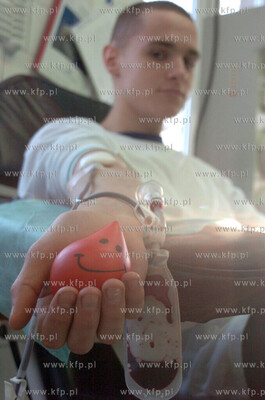 Kilkudziesieciu marynarzy, z usteckiego CSMW, oddalo...