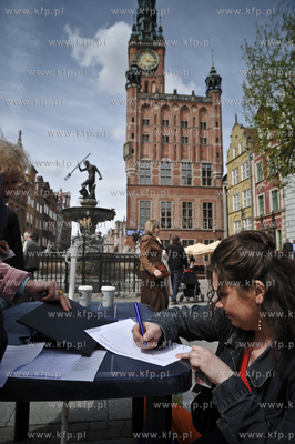 Kampania wyborcza przd wyborami Prezydenta RP. Zbieranie...