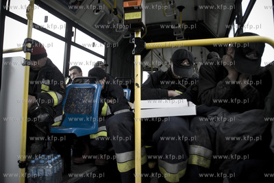 Krakow, Salwator. Umacnianie przeciekajacych walow...