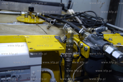 Ustka. Nieznany przedmiot spadl na teren fabryki Hydro-Naval...