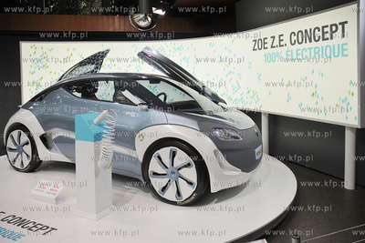 Salony samochodowe na Polach Elizejskich (Champs Elysee...