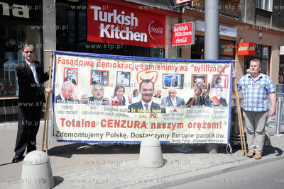 Po mszy w intencji ojczyzny z kosciola OO Redemptorystow...